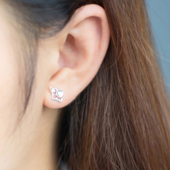 Mini Elephant ๐ Sterling Silver(925) Post Earring - Picture 4 of 5